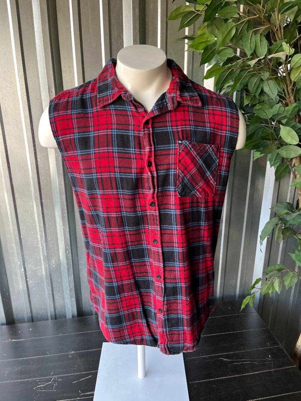Quiksilver Sleeveless Flannel Shirt - Men Size Large - 100% Cotton